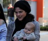 Selma Blair : craquante avec son fils Arthur à Los Angeles le 7 décembre 2011
