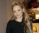 Béatrice Rosen au dîner de charité parisien organisé au profit des enfants du Rwanda. Le 10 décembre 2011