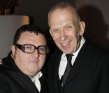 Alber Elbaz et jean-Paul Gaultier au dîner de charité parisien organisé au profit des enfants du Rwanda. Le 10 décembre 2011