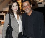 Christophe Barratier et sa compagne Gwendoline au dîner de charité parisien organisé au profit des enfants du Rwanda. Le 10 décembre 2011