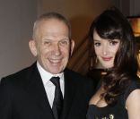 Charlotte Le Bon et Jena-Paul Gaultier au dîner de charité parisien organisé au profit des enfants du Rwanda. Le 10 décembre 2011