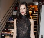 Anna Mouglalis tout en transparence au dîner de charité parisien organisé au profit des enfants du Rwanda. Le 10 décembre 2011