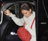 Katie Holmes se rend chez elle pour préparer sa fête d\'anniversaire, le samedi 17 décembre 2011.