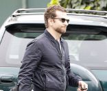 Bradley Cooper, en tenue décontractée, va faire du tennis avec sa maman Gloria, le samedi 17 décembre 2011.