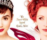 Julia Roberts et Lily Collins dans Mirror, Mirror, en salles le 11 avril 2012.