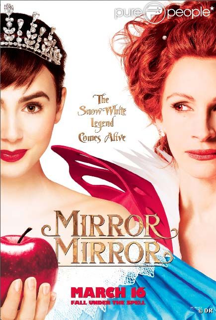 Julia Roberts et Lily Collins dans Mirror, Mirror, en salles le 11 avril 2012.