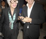 Iris Apfel en 2006 en compagnie de Jean-Paul Gaultier