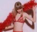 Edie Campbell nous fait patienter jusqu'à Noël en étant le charmant cadeau 23 du calendrier de l'Avent de Love Magazine