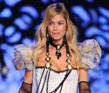 Le top model Doutzen Kroes, tout comme Miranda Kerr, a retrouvé son corps de déesse et a effectué son retour sur le podium Victoria's Secret. 