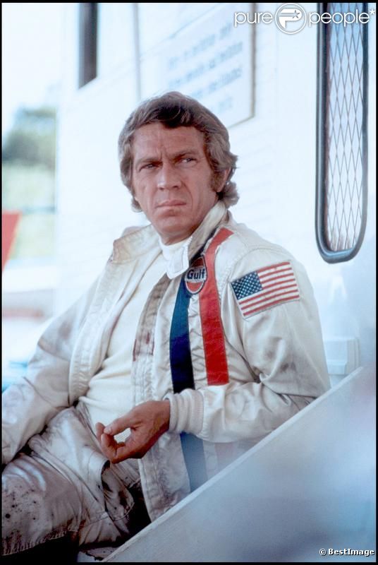 La combinaison que portait Steve McQueen dans le film Le Mans s'est vendue aux enchères pour près d'un million de dollars