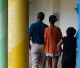 Barack Obama en famille pour son dernier jour de vacances à Hawaï. Le 1er janvier 2012