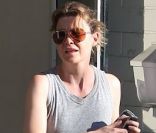 Ellen Pompeo fait encore la tête lorsqu'elle quitte la salle de gym à Los Angeles le 4 janvier 2012