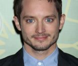 Elijah Wood de la sitcom  Wilfried  à la soirée All-Star d'hiver de la Fox, à Pasadena, le 8 janvier 2012.