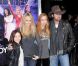 Miley Cyrus : Toute sa famille est réunie, elle préfère les snober