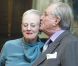 La reine Margrethe jubile devant la princesse Mary et sous les baisers de Henrik