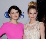 Giinifer Goodwin et Jennifer Morrison aux People's Choice Awards, à Los Angeles, le 11 janvier 2012.
