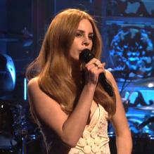 Lana Del Rey - <em>Blue Jeans</em> - Saturday Night Live, à New York, le 14 janiver 2012.