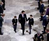  Le prince Joachim avec ses deux grands garçons, les princes Felix et Nikolai. 
 Dans le cadre du jubilé de rubis de la reine Margrethe II de Danemark, un office religieux a été célébré dimanche 15 janvier 2012 en la chapelle de Christiansborg, en présence de la famille royale et des invités étrangers. 