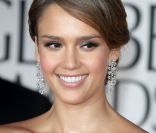 Jessica Alba dévoile, avec ses deux adorables filles, son nouveau bébé