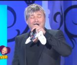 Cauet se prend pour Patrick Sébastien dans l'émission La Nuit nous appartient le jeudi 19 janvier 2012 sur NRJ 12 et Comédie +