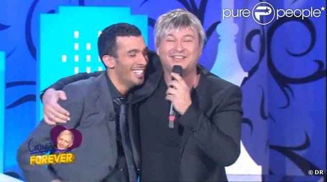 Cauet se prend pour Patrick Sébastien aux côtés de Mustapha El Atrassi dans l'émission La Nuit nous appartient le jeudi 19 janvier 2012 sur NRJ 12 et Comédie +