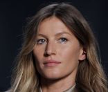 Gisele Bündchen sur le podium Givenchy à Paris, en octobre 2011. 