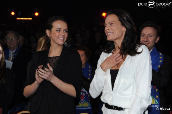 La princesse Stéphanie de Monaco et sa fille Pauline Ducruet lors du 36e Festival International du cirque de Monte-Carlo à Monaco le 21 janvier 2012