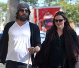 Jennifer Garner et Ben Affleck, très barbu, se baladent avec leur chien à Brentwood, le 25 janvier 2012