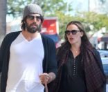 Jennifer Garner et Ben Affleck se baladent avec leur chien à Brentwood, le 25 janvier 2012