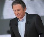 Michel Drucker lors de l'enregistrement de l'émission Vivement Dimanche, diffusée dimanche 29 janvier 2012 sur France 2