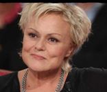 Muriel Robin lors de l\'enregistrement de l\'émission Vivement Dimanche, diffusée dimanche 29 janvier 2012 sur France 2