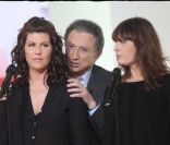 Emmanuelle Guichard et Michel Drucker lors de l'enregistrement de l'émission Vivement Dimanche, diffusée dimanche 29 janvier 2012 sur France 2