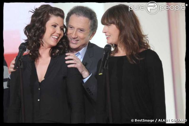 Emmanuelle Guichard, notre célèbre Poupe, et Michel Drucker lors de l'enregistrement de l'émission Vivement Dimanche, diffusée dimanche 29 janvier 2012 sur France 2