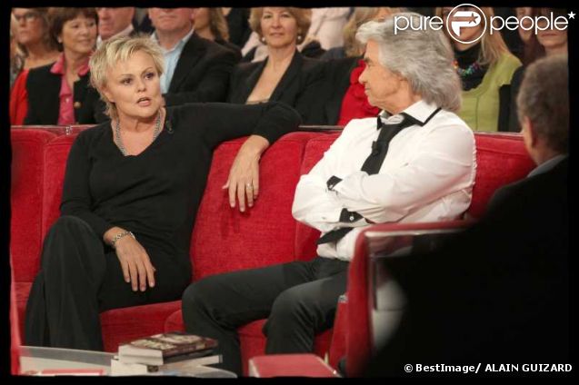 Muriel Robin et Daniel Guichard lors de l'enregistrement de l'émission Vivement Dimanche, diffusée dimanche 29 janvier 2012 sur France 2