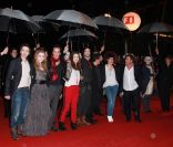 La troupe de 1789 sur le tapis rouge des 13e NRJ Music Awards, le 28 janvier 2012 à Cannes. Malgré une météo peu clémente et quelques gouttes, les invitées de l'événement ont offert un spectaculaire défilé.