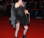 Isabelle Mergault sur le tapis rouge des 13e NRJ Music Awards, le 28 janvier 2012 à Cannes. Malgré une météo peu clémente et quelques gouttes, les invitées de l'événement ont offert un spectaculaire défilé.