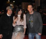 Marie-Mai et Simple Plan sur le tapis rouge des 13e NRJ Music Awards, le 28 janvier 2012 à Cannes. Malgré une météo peu clémente et quelques gouttes, les invitées de l'événement ont offert un spectaculaire défilé.
