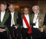 L'installation du cinéaste et producteur Régis Wargnier, 63 ans, mercredi 1er février 2012 à l'Académie des Beaux-Arts. Sur la photo : Régis Wargnier, Yann Arthus Bertrand, Marc Ladreit de Lacharrière et Lucien Clergue