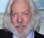 Donald Sutherland lors de l'avant-première du film Voyage au centre de la Terre  2 à Los Angeles le 2 février 2012