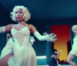 Image extraite du clip  Give Me All You Luvin'  de Madonna avec Nicki Minaj, février 2012. 