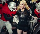 Image extraite du clip  Give Me All You Luvin'  de Madonna, février 2012.