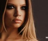 Xenia Tchoumitcheva en backstage de son shooting pour son calendrier 2012 en partenariat avec Harald Gerloff, disponible sur www.fashioncalendar2012.com.