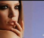 Xenia Tchoumitcheva dans le making-of de son calendrier