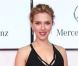 Scarlett Johansson affiche son allure de diva glamour face à Denzel Washington