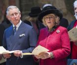 <p>Un service religieux conduit par l\'archevêque Rowan Williams et le doyen John Hall a eu lieu en l\'abbaye de Westminster à la mémoire de Charles Dickens, en présence du prince Charles, de la duchesse Camilla, de Ralph Fiennes et de près de 200 desc
