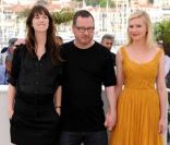 Charlotte Gainsbourg, Lars von Trier et Kirsten Dunst en mai 2011 à Cannes.