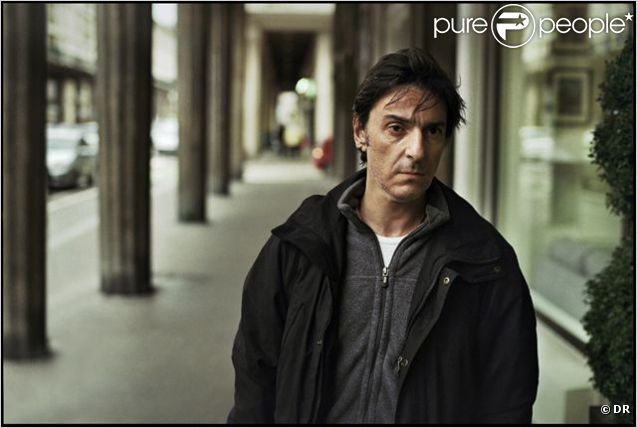 Yvan Attal dans 38 témoins.
