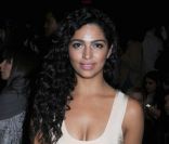 Camila Alves lors du défilé Hervé Léger by Max Azria à New York, le 11 février 2012.