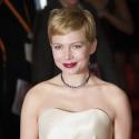 Michelle Williams dérobe les regards dans une robe tapis rouge signée H&M !