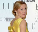 L'actrice Gillian Anderson assortissait à merveille sa robe William Vintage à ses boucles d'oreilles pour assister aux Elle Style Awards. Londres, le 13 février 2012. 